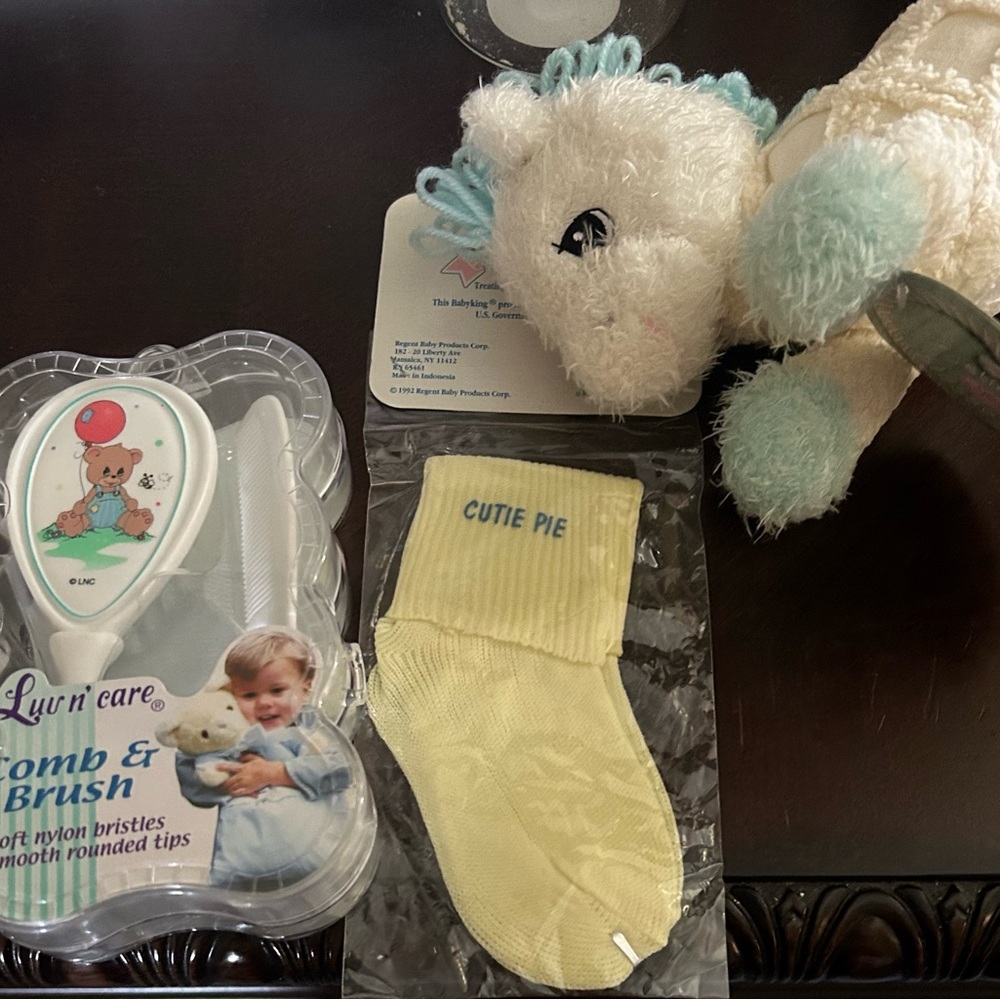 ❤️ Baby Bundle of 3-new infant cutie pie socks, brush & comb set &stuffed animal